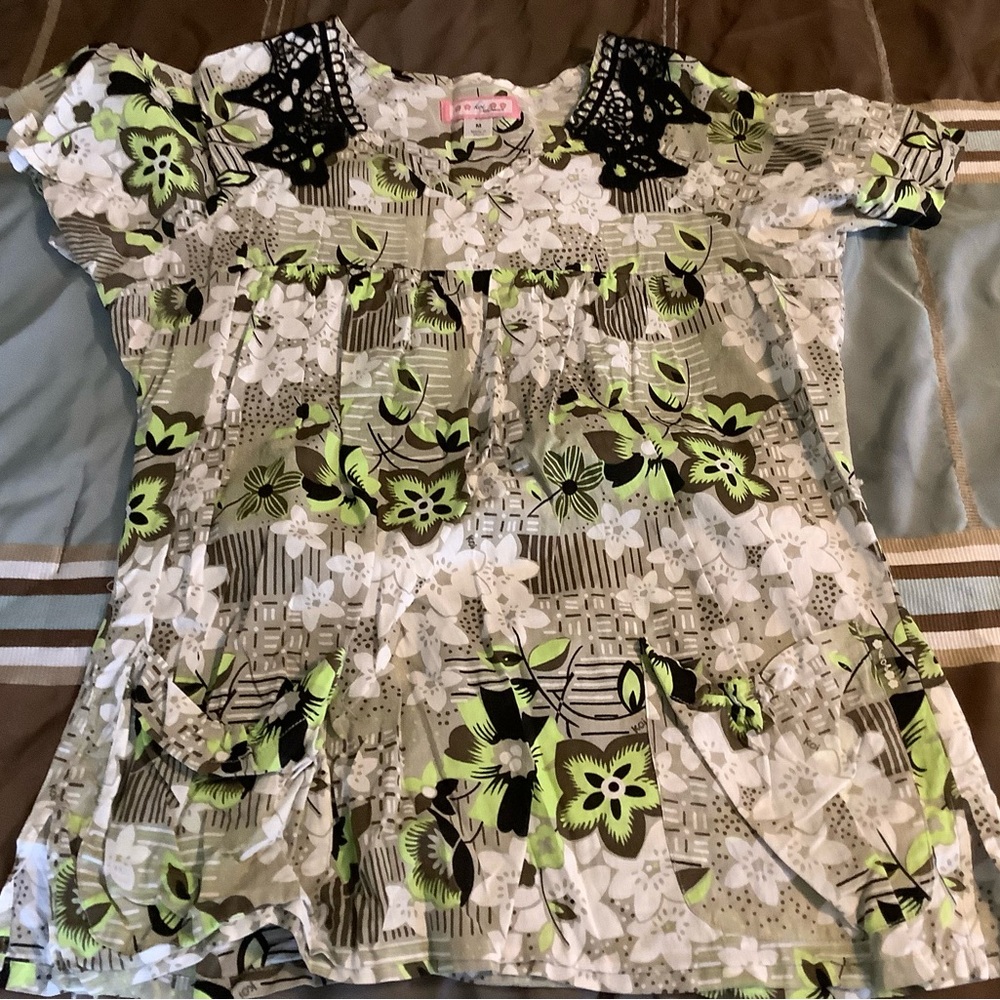 Koi scrub top size M
